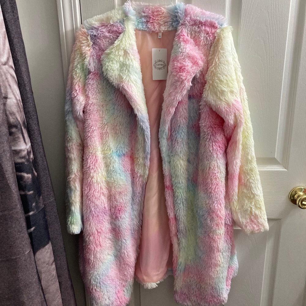 NWOT Camisa Rainbow Tie-Dye Fuzzy Long Jacket